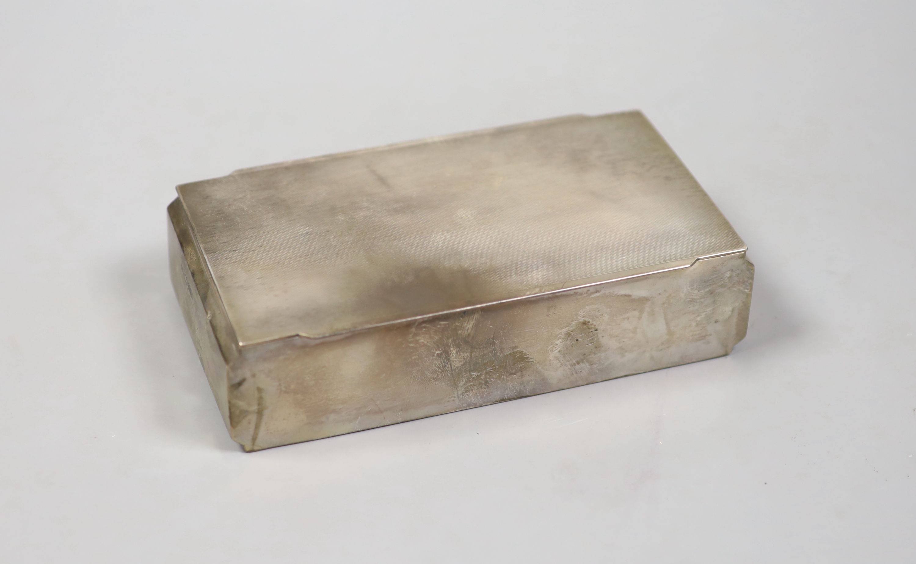 A George VI Art Deco engine turned silver cigarette case, by Walker & Hall, Chester, 1939